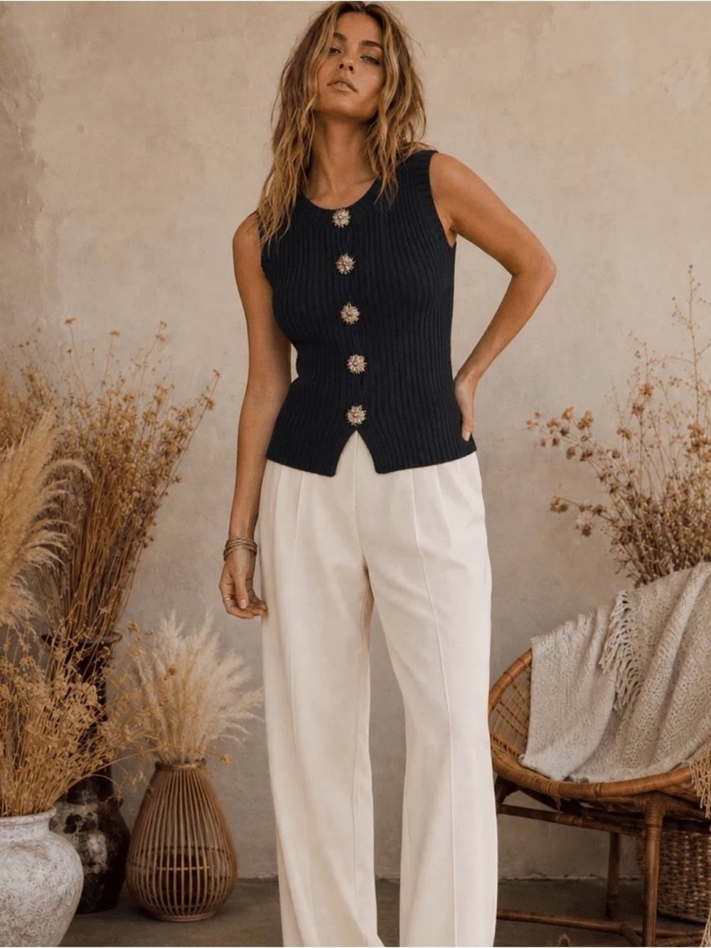 Black Ribbed Sleeveless Button-Front Knit Top - Picture 2 of 10